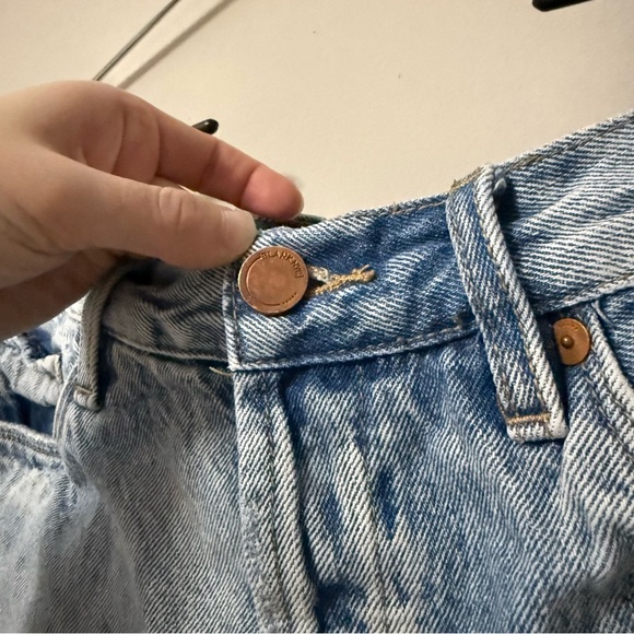 BLANKNYC High Rise Distressed Denim Light Wash Jean Shorts Size 31 - Picture 10 of 14